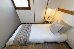 2 slaapkamers, een bureau, een strijkplank/strijkijzer, gratis wifi