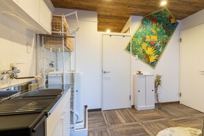 Fridge, microwave, stovetop, electric kettle