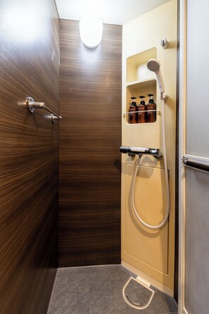 Dusche, Haartrockner, Bidet, Handtücher