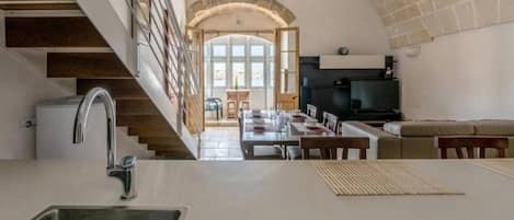 Apartment, 2 Bedrooms, Smoking, Balcony | Living room