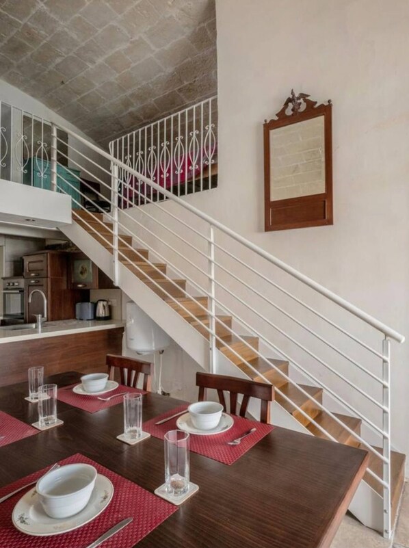 Departamento, 2 habitaciones, para fumadores, balcón | Restaurantes