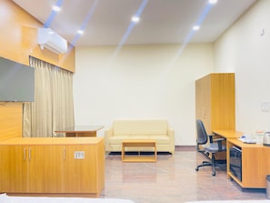 Desk, laptop workspace, free WiFi