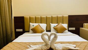 Superior Double Room, City View | Desk, laptop workspace, free WiFi, bed sheets