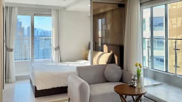 Corner Family Suite | Free WiFi, bed sheets