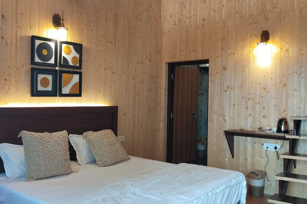 Family Cottage, Valley View | Iron/ironing board, rollaway beds, free WiFi, bed sheets