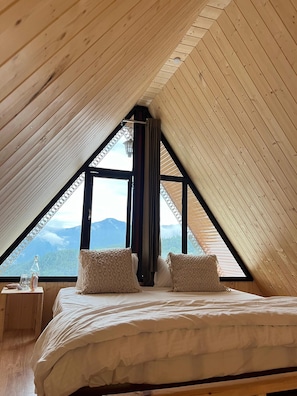 Iron/ironing board, rollaway beds, free WiFi, bed sheets - Khoj The Lake Trail (Narkanda)