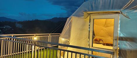 Comfort tent, 1 kingsize bed, uitzicht op vallei | Een strijkplank/strijkijzer, extra bedden (toeslag), gratis wifi