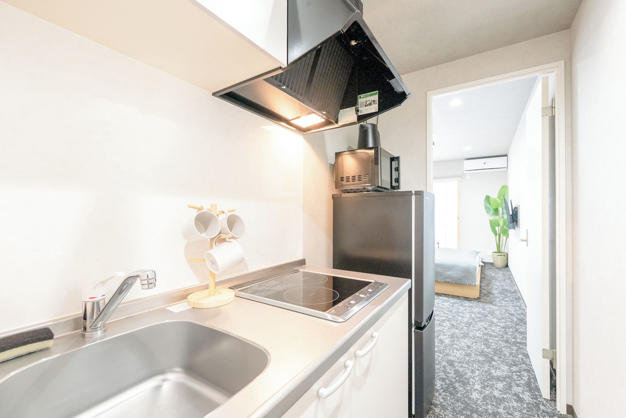 Comfort Room, Balcony, City View | Private kitchen | Fridge, microwave, stovetop, electric kettle