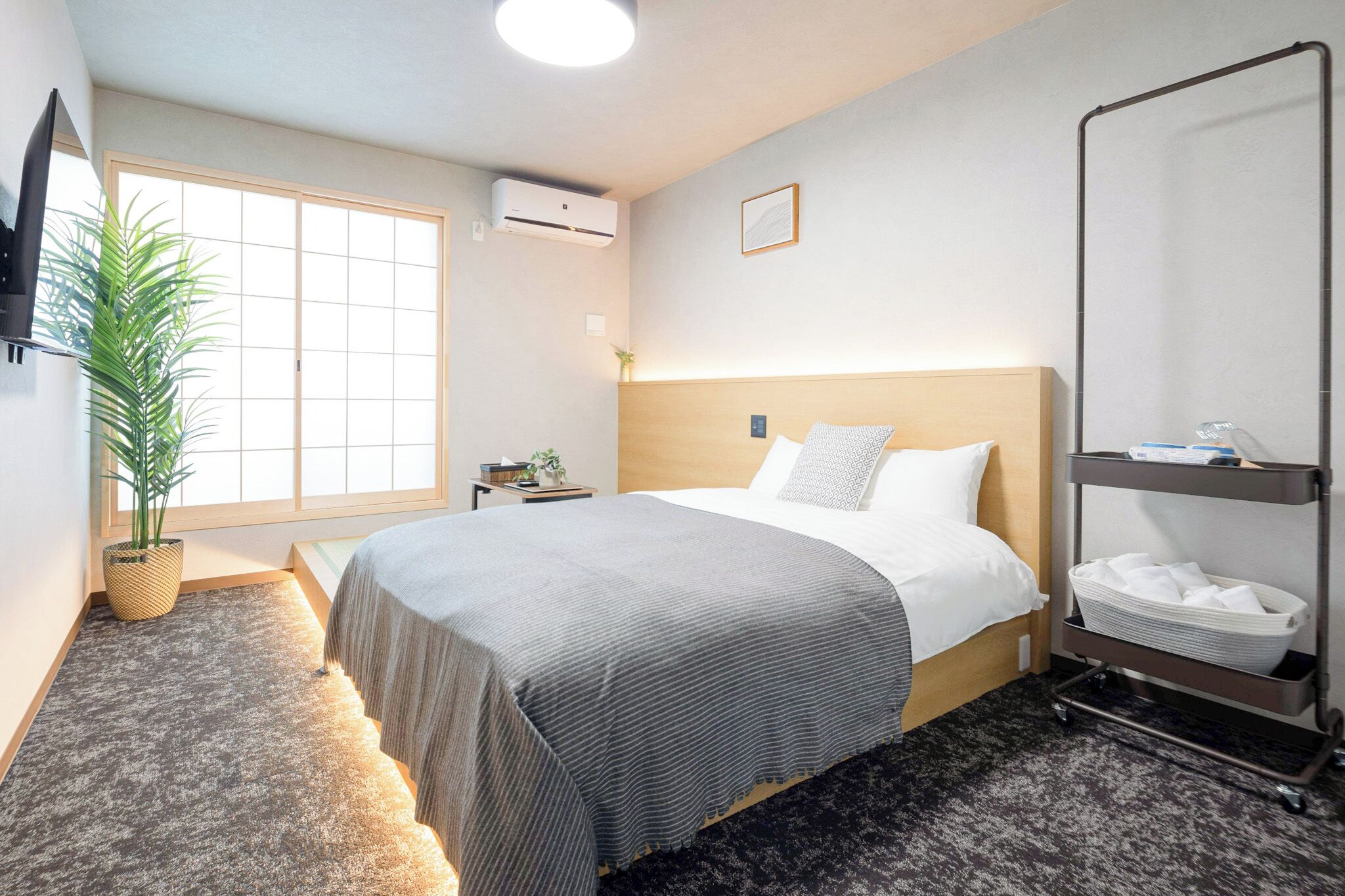 Kamar Comfort, balkon, pemandangan kota | Bantalan ekstra lembut, Wi-Fi gratis, dan seprai linen