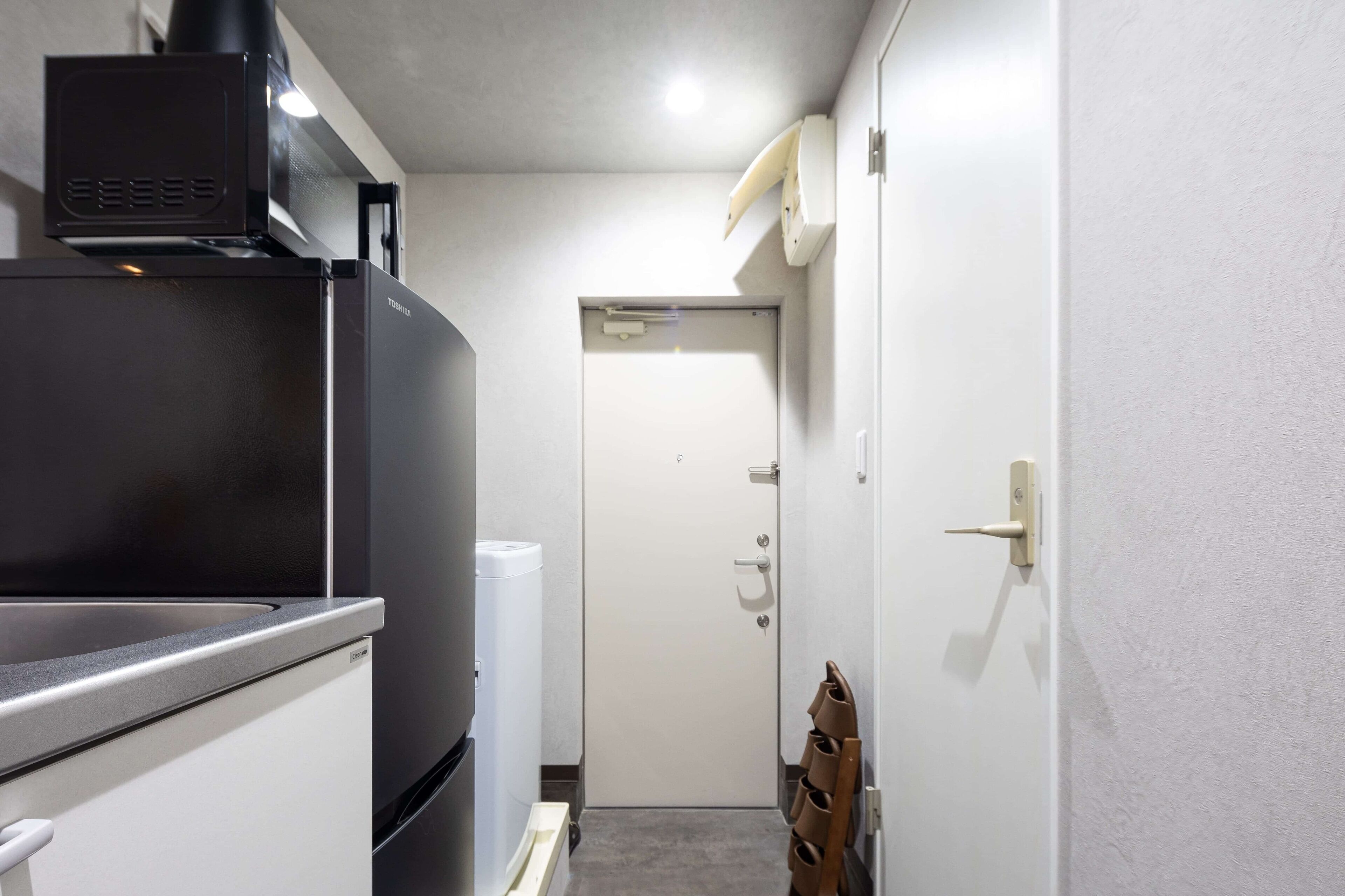 Comfort Room, Balcony, City View | Private kitchen