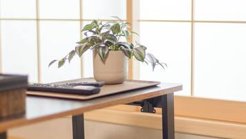 Comfort Room, Balcony, City View | Tilam berlapik, Wi-fi percuma, cadar katil, akses kerusi roda