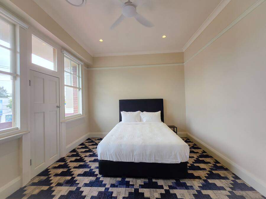 Queen Balcony Room (Shared Bathroom) | Free WiFi, bed sheets