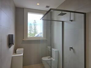 3-Bedroom (Private Bathroom) | Free WiFi, bed sheets - Riverview Hotel Tempe (Tempe)