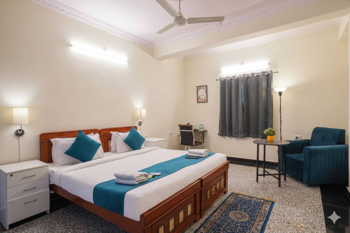 Deluxe Double Room, City View | Desk, free WiFi