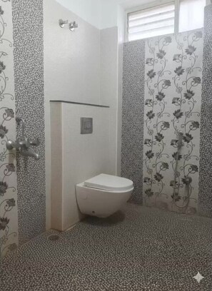 Shower, free toiletries, towels, soap