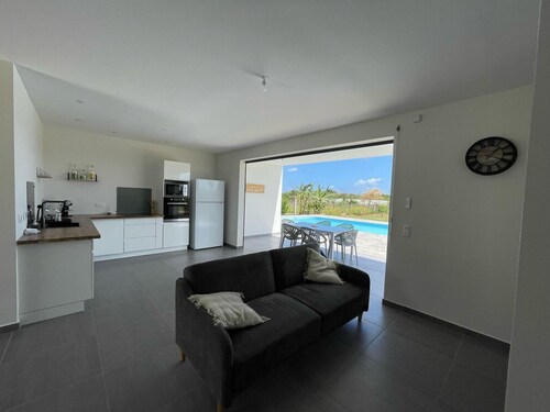Beautiful new villa with pool 5 minutes from the sea