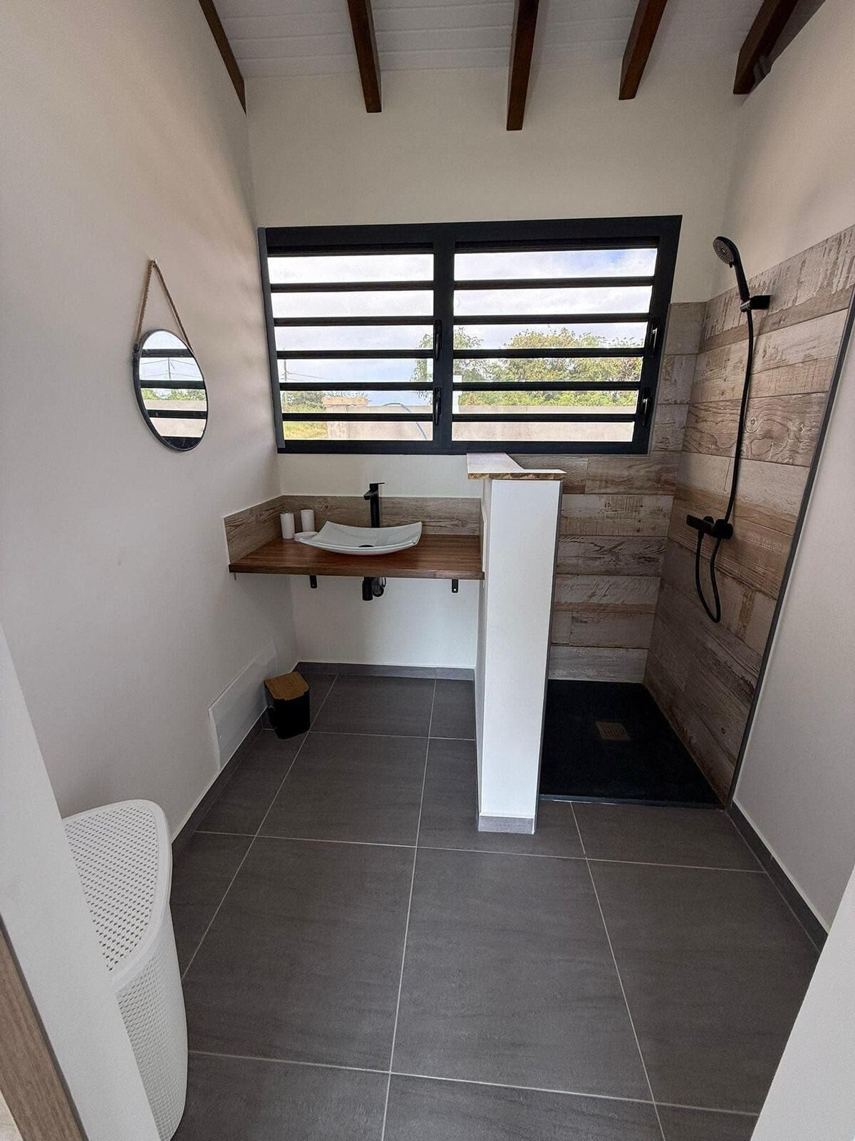 Douche, serviettes fournies