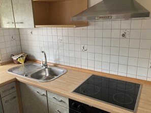 Frigorífic, microones, forn i placa de cuina