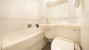 Combined shower/tub, hair dryer, slippers, towels