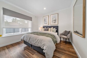 2 chambres, bureau, Wi-Fi, literie fournie