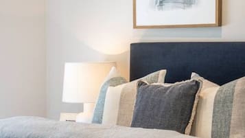 Desk, WiFi, bed sheets