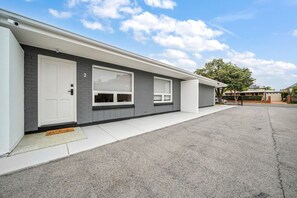 Exterior - Two Tea House —Contemporary Courtyard Comfort (Mile End)