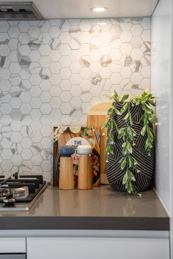 Fridge, microwave, oven, stovetop