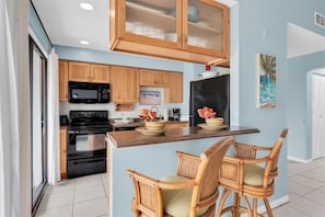 Fridge, microwave, oven, stovetop - Flip Floppin' at Sandy Pointe (HOLMES BEACH)