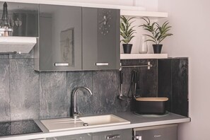 Kühlschrank, Ofen, Herdplatte, Geschirrspüler
