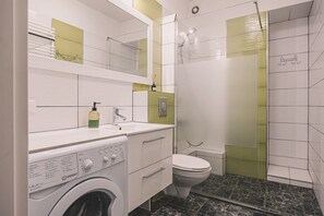 Secador de pelo, toallas