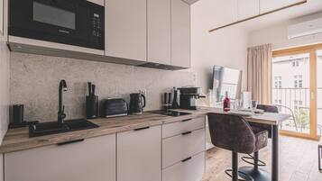 Refrigerador, microondas, parrilla de estufa y lavavajillas