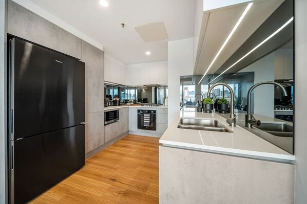 Fridge, microwave, oven, stovetop