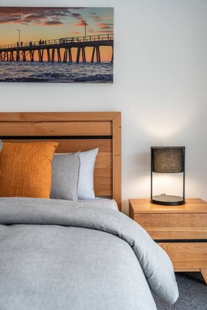 Desk, WiFi, bed sheets