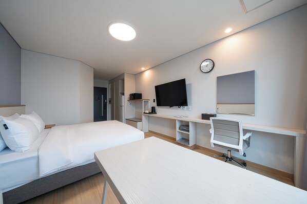 Standard Double Room, City View | In-room safe, laptop workspace, soundproofing, iron/ironing board