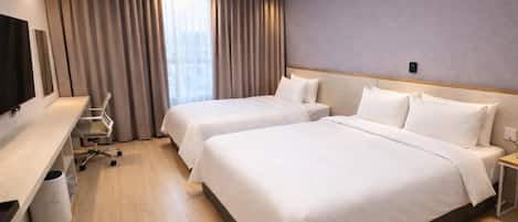 Kamar Standar, Beberapa Tempat Tidur, Bebas Asap Rokok, lemari es & microwave | Brankas, ruang kerja ramah laptop, kedap suara, dan setrika/meja setrika