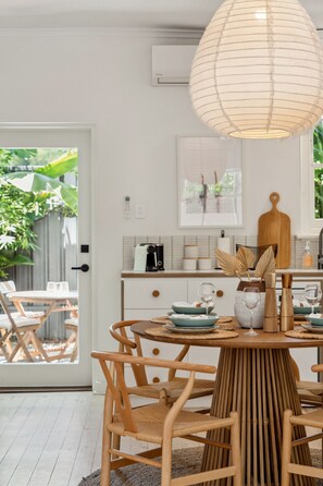 Dining - Seed at Arlo`s—A Serene Coastal Hideaway (Glenelg South)