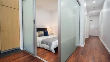 2 bedrooms, iron/ironing board, WiFi
