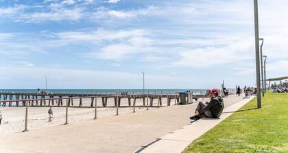 Harmony at Henley Be · Harmony at Henley Beach Wifi✔︎Nespresso✔︎Netflix