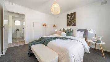 2 bedrooms, iron/ironing board, WiFi, bed sheets