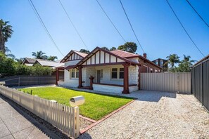 Exterior - Kairos in Keswick—Character-filled Escape near CBD (Keswick)