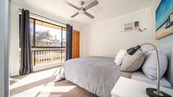 2 bedrooms, desk, iron/ironing board, WiFi