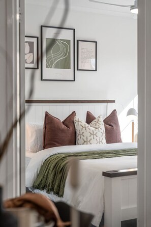 3 Schlafzimmer, Schreibtisch, Bügeleisen/Bügelbrett, WLAN