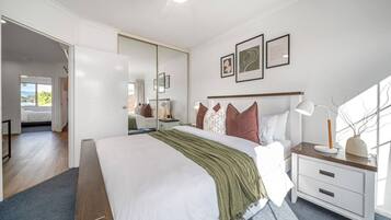 3 bedrooms, desk, iron/ironing board, WiFi