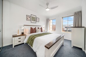 3 bedrooms, desk, iron/ironing board, WiFi