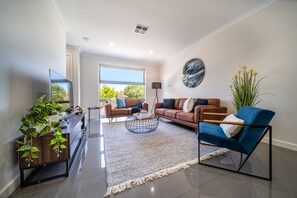 TV - Coast on Clovelly - Beachside Living (Christies Beach)