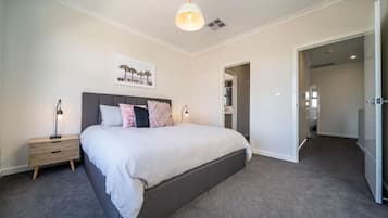 3 bedrooms, iron/ironing board, WiFi