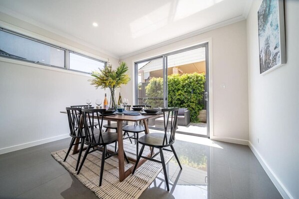 Dining - Coast on Clovelly - Beachside Living (Christies Beach)