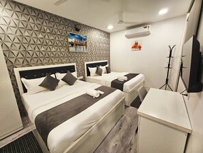 Chambre Quadruple Familiale, vue piscine