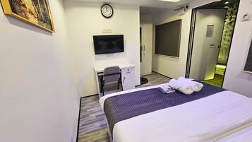 Deluxe Double Room, Pool View