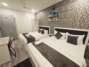 Family Quadruple Room, Pool View